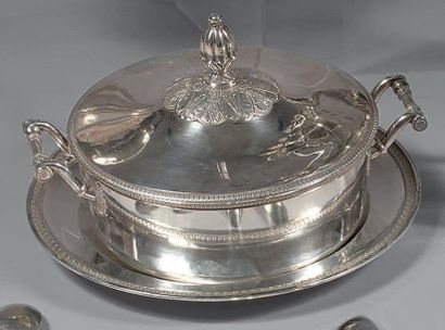 Légumier rond couvert et un présentoir en...