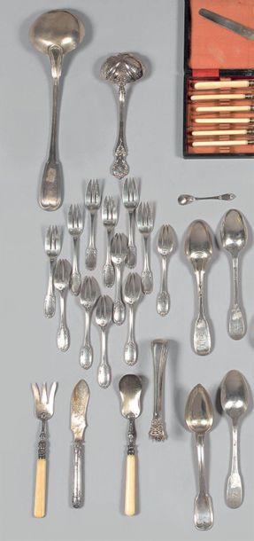 Lot en argent, composé de: une louche, modèle...