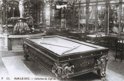 Corne de Rhinocerotidae. Courbure extérieure:...