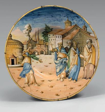 URBINO
Plat en majolique à décor polychrome...
