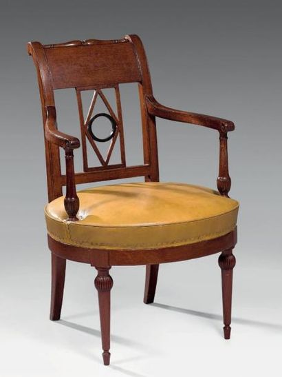 Fauteuil de bureau en acajou à assise ovale,...