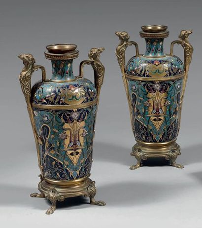 Paire de vases ovoïdes en émail polychrome...