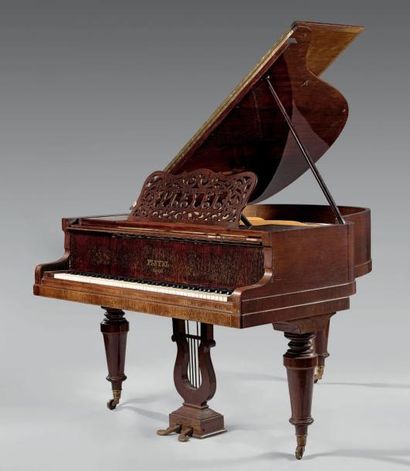 Piano quart-de-queue en placage de palissandre...