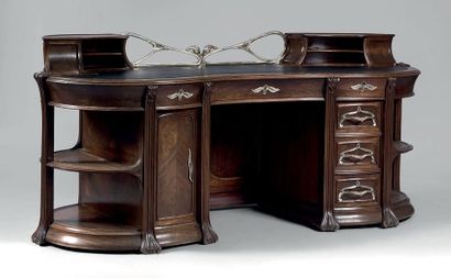 Travail vers 1900

Bureau-comptoir de forme...