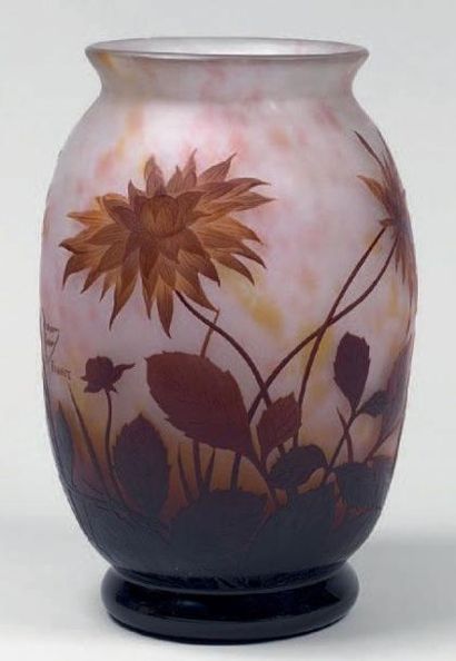 DAUM Nancy

Important vase sur talon.
Épreuve...