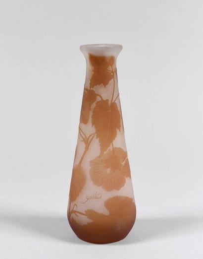 Émile GALLÉ (1846-1904)

Vase conique.
Épreuve...
