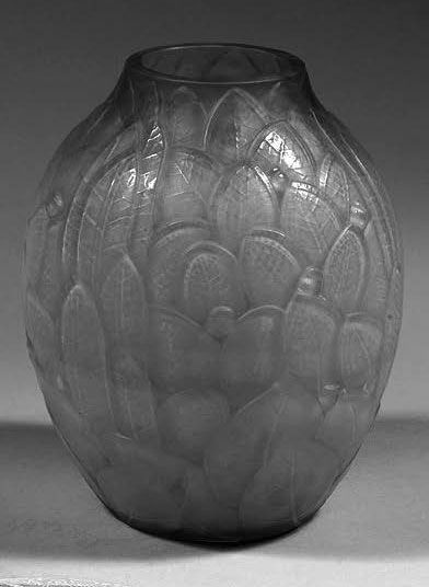 André HUNEBELLE (1896-1958)

Vase de forme...