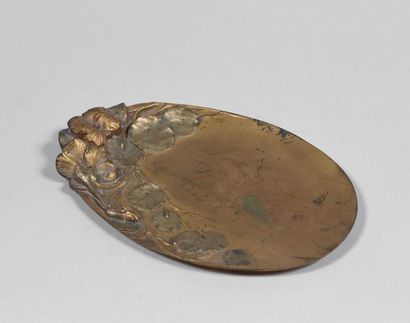 Travail vers 1900

Coupe vide-poche en bronze...