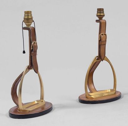 LONGCHAMP PARIS

Paire de lampes modèle «Étrier»...