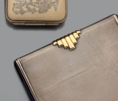 Etui à cigarettes rectangulaire en argent...