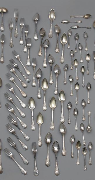 Service de couverts en argent, modèle à filets...