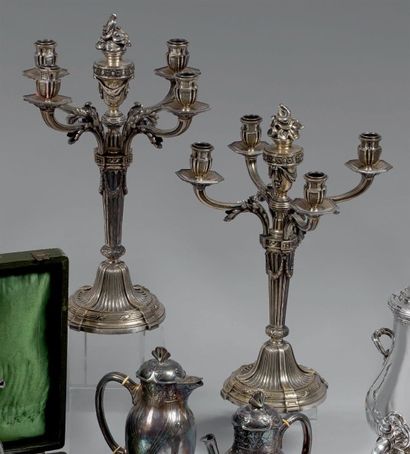 Paire de candélabres à quatre lumières en...