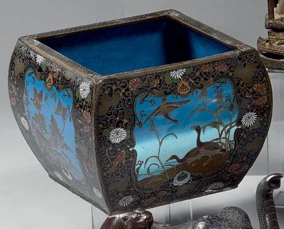JAPON - Epoque MEIJI (1868 - 1912)

Jardinière...