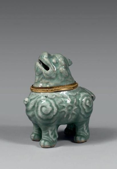 CHINE - XIXème siècle

Qilin formant brûle-parfum...