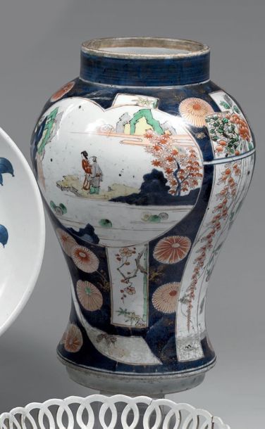 JAPON,
Imari - Epoque EDO (1603 - 1868).
Potiche...