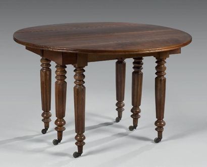 Table de salle à manger en noyer teinté d'acajou,...