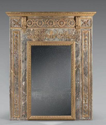 Important miroir de trumeau en bois doré...