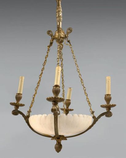 Lustre à monture en bronze doré à quatre...
