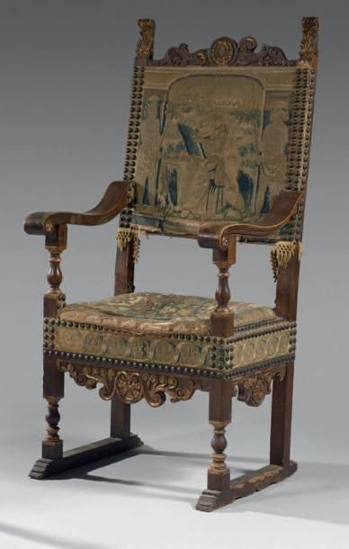 Fauteuil d'apparat en noyer à haut dossier...