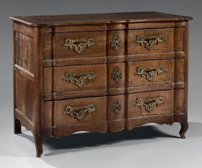 Commode en noyer clair à façade en arbalète...