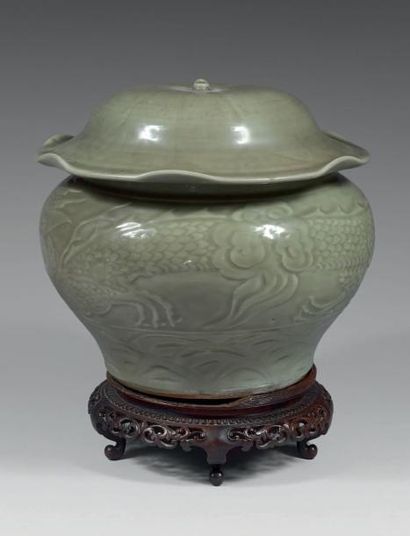 CHINE, Longquan - Epoque YUAN (1279-1368)
Jarre...