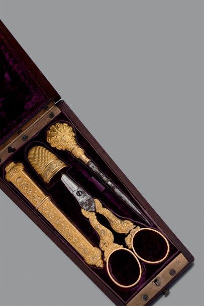 Nécessaire à coudre en or jaune 18K (750)...
