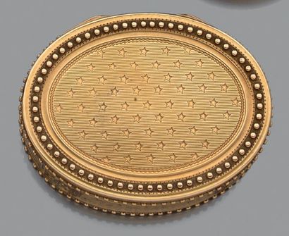 Boîte ovale en or 18K (750) ornée sur toutes...