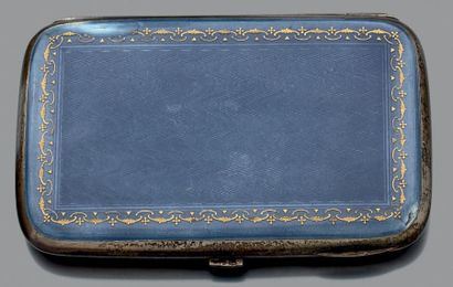 Etui à cigarettes en argent guilloché émaillé...