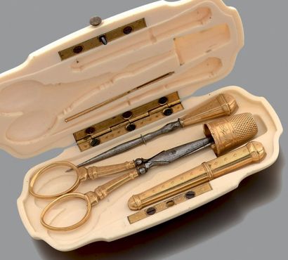 Nécessaire à coudre en or jaune 18K (750)...
