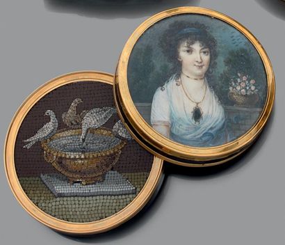 Boîte ronde en écaille, cerclée d'or 18K...