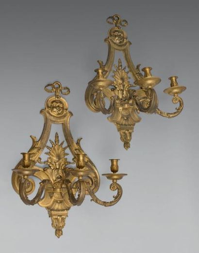 Paire d'appliques en bronze doré en forme...