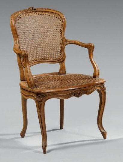 Fauteuil cabriolet canné en bois naturel...