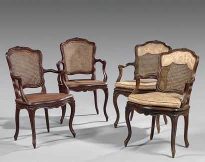 Suite de quatre fauteuils cabriolet cannés...