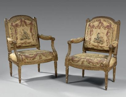 Paire de fauteuils à dossier plat en anse...