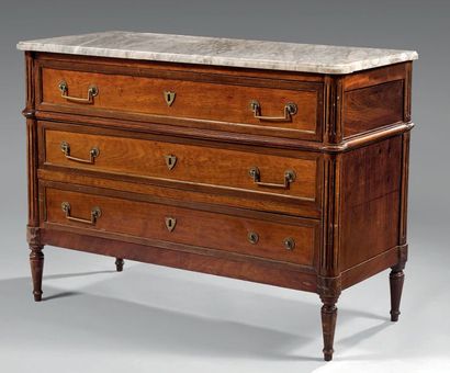 Commode en acajou et placage d'acajou à trois...