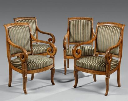 Mobilier de salon composé de quatre fauteuils...