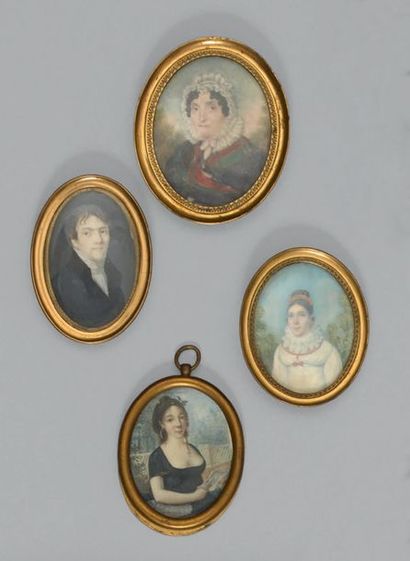 Ensemble de miniatures de forme ovale:
-...