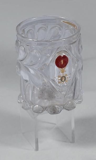 Verre en cristalocérame à décor d'une Croix...