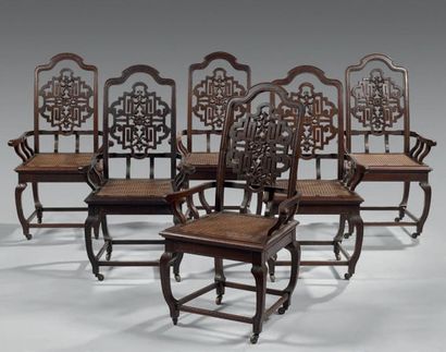 Mobilier comprenant six fauteuils en bois...