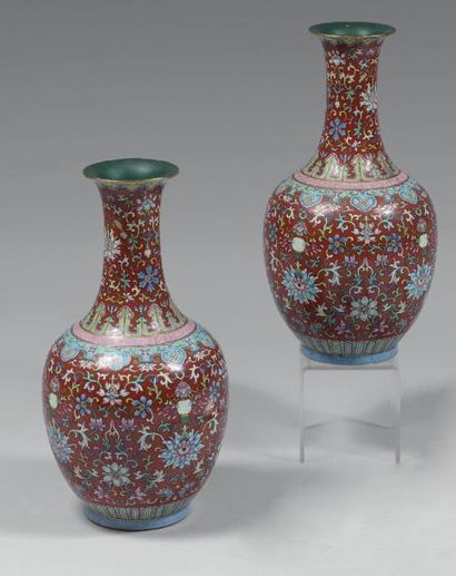 CHINE - XIXème siècle
Paire de vases de forme...