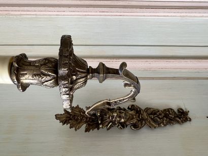 Paire d'appliques en bronze moulé ciselé...
