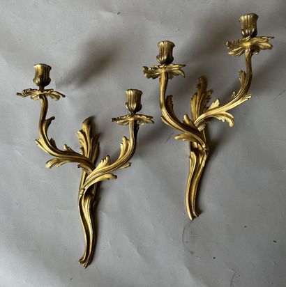 Paire d’appliques en bronze doré ciselé de...
