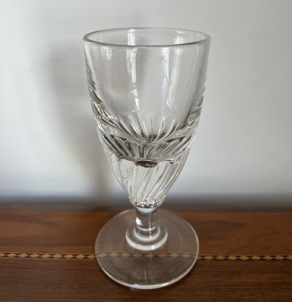 Suite de six verres à pied en verre à côtes...