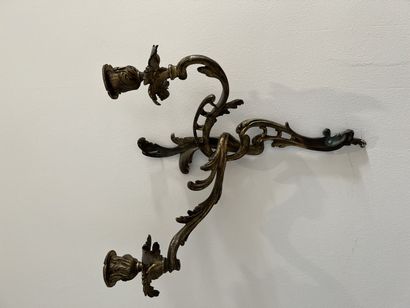 Paire d'appliques en bronze doré à deux lumières,...