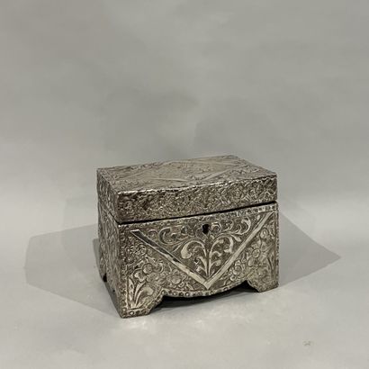 Petit coffret à bijoux en bois plaqué de...