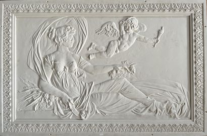 Panneau en composition à décor en bas relief...