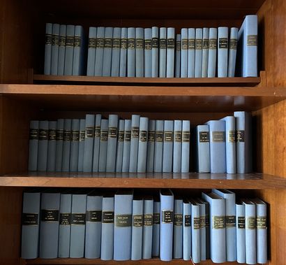 Caisse : partie de volumes de littérature...