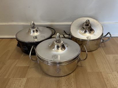 Ensemble de trois légumiers en métal argenté,...