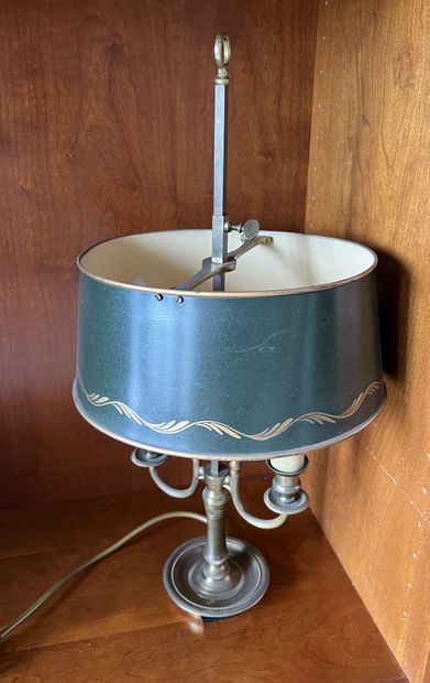 Lampe bouillote en bronze, l'abat-jour en...