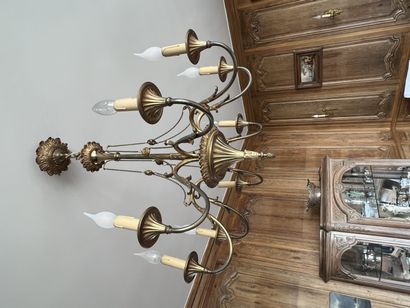 Lustre en bronze à décor de frises de feuillage,...